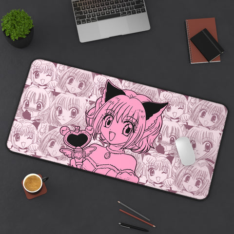 Ich Momo Desk Mat